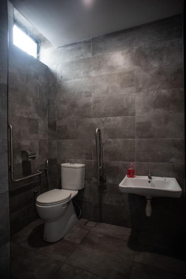 Chariton Hotel Bagan Butterworth Bagian luar foto
